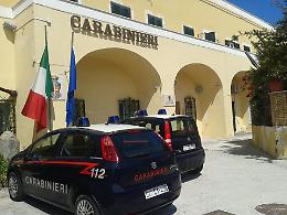 Pestata a sangue dal figlio del convivente: è grave