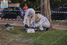 Si spara con la pistola d'ordinanza davanti alla Scuola Forestale