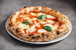 Una pizza pontina all'Ingrediente Perfetto della Cucinotta
