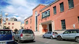 Squarciate le gomme dell'auto di una maestra, indagano i Carabinieri