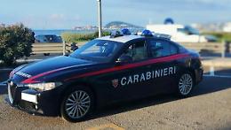 Si fingono agenti di un'agenzia assicurativa e truffano un uomo, denunciati