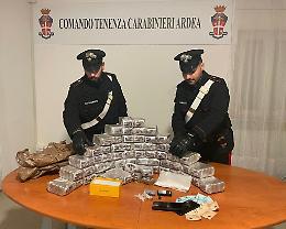 Trenta chili di hashish in casa, arrestate tre persone per spaccio