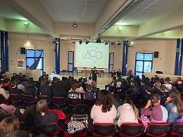 Bullismo e cyber-bullismo, i Carabinieri incontrano gli studenti