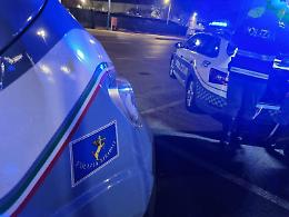 Scambio di droga, scatta l'inseguimento: la Polizia arresta un uomo