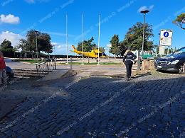 Cade dal tetto mentre effettua lavori, soccorso un 65enne