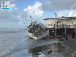 Una mareggiata devasta gli stabilimenti al Lido, ingenti i danni subiti
