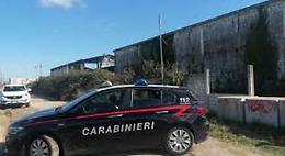 Lo colpisce ripetutamente con una spranga per rapinarlo, 37enne arrestato