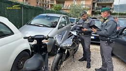 Mezzo chilo di cocaina nell'officina abusiva: sequestro e arresto