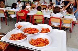 Casi di scabbia: scuole e mense chiuse per sanificazione