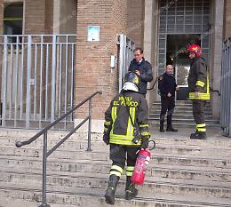 Voleva darsi fuoco  in Tribunale, fermato  e rimesso in libertà