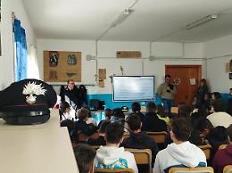 Lotta al cyberbullismo, gli studenti incontrano i carabinieri