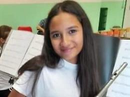 Palloncini, lettere e fiori per Federica. Il ricordo nell'Istituto Cena