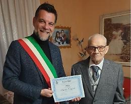 Festa speciale per i 100 anni di Rosario, il traguardo celebrato dal Comune