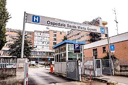 Giocattoli e libri ai piccoli pazienti del reparto di pediatria