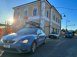 Adescavano uomini alla stazione per prostituirsi, cacciate