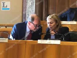 Dup e regolamenti, seduta fiume in Consiglio comunale