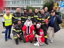 I regali dei vigili del fuoco ai giovani ricoverati in pediatria