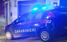 Aggredisce prima un avventore e poi i carabinieri, deferito un 39enne