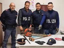 Devasta casa con martello e motosega, arrestato dalla polizia