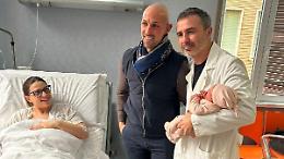 Elisa batte tutti, il papà della prima nata: emozione immensa