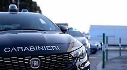 Viola il divieto di avvicinamento, scattano i domiciliari