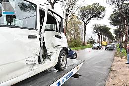 Incidente stradale in via Epitaffio, quattro le persone ferite