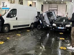 Attracco da incubo per la motonave: paura e danni ad automezzi e merci