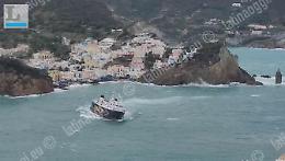 Attracco da incubo a Ponza, scoppia la polemica sulla flotta troppo vecchia