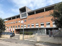 Neonato abbandonato al pronto soccorso trasferito in una casa-famiglia