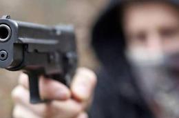 Tre colpi di pistola contro l'auto: indagano i carabinieri