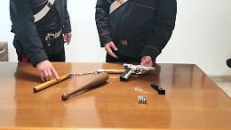 Porto abusivo d'arma, arrestato