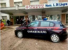 Aggredisce il personale del 118 e i Carabinieri, denunciato