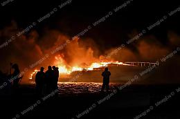 San Felice Circeo, incendio al porto:  bruciano tre yacht e un peschereccio