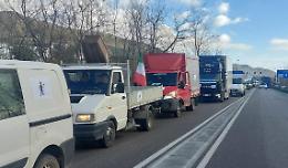 Al Mof arrivano i trattori e mezzi dello “sciopero lumaca”