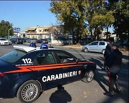 Ruba lo smartphone in un ristorante, 17enne denunciato dai carabinieri