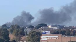 Gigantesco incendio all'interno dell'azienda Stradaioli