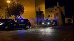 Minaccia, picchia e deruba il titolare del market, arrestato 35enne