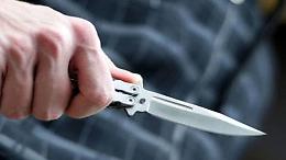 Accoltella il concorrente in affari   al culmine di una lite: arrestato