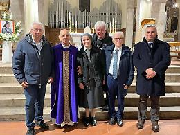 Suor Giovanna Arcioni riabbracciata dai fondani