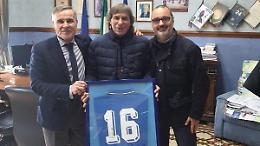 Bruno Conti dona al Comune la maglia azzurra del Mundial