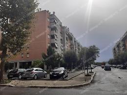 Preleva 800 euro al bancomat e viene aggredito