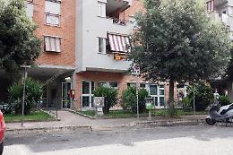 Picchia e rapina un cittadino che aveva prelevato 800 euro al bancomat delle Poste, condannato