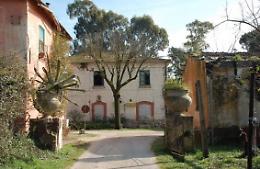 Venduto all'asta al borgo di Olmobello, via al restyling