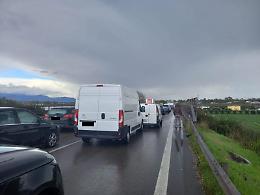 Pontina, tre incidenti in pochi metri. Deviazioni all'uscita di borgo Montello