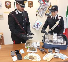 Nascondevano 21 chili di hashish, tre persone arrestate dai carabinieri
