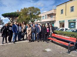 Inaugurata la panchina rossa nel centro di Aprilia