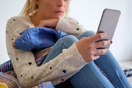 Spogliate con la app Bikinioff, scatta l'indagine per molestie sessuali