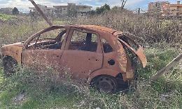 Auto abbandonate, nessuno interviene  per la rimozione