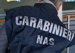 Sigarette elettroniche irregolari sequestrate all'interno di un negozio