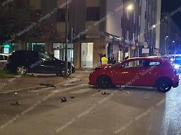 Latina, incidente stradale in pieno centro: quattro feriti